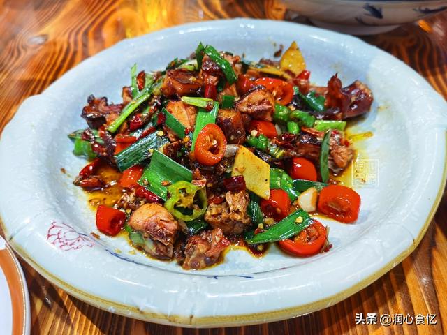 抖音吃辣椒拌飯三兄弟叫什么，抖音吃辣椒拌飯三兄弟叫什么,背景音樂(lè)？